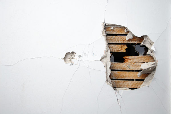 You are currently viewing 5 Ways Your Drywall Can Be Damaged